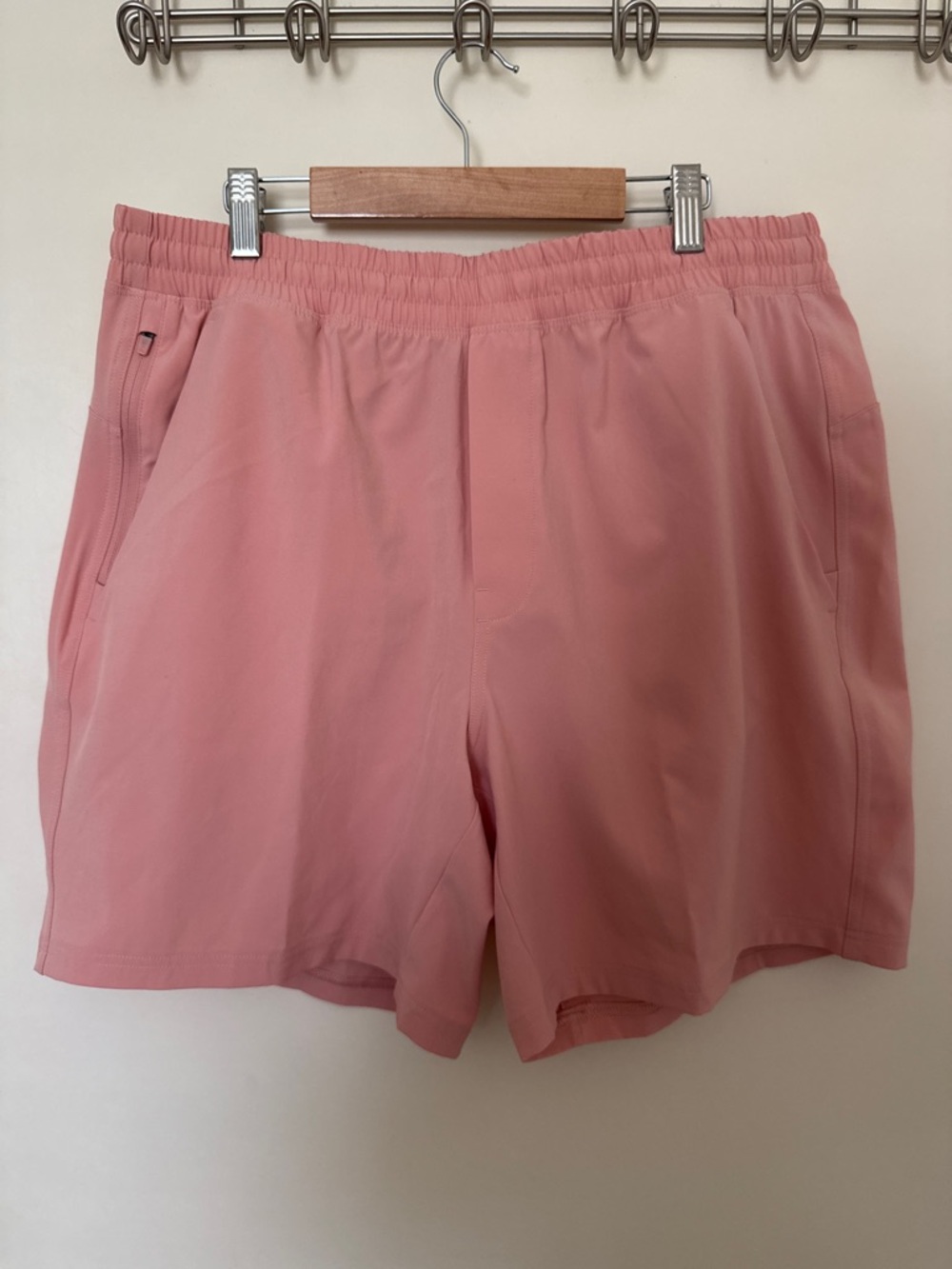 VRST Mens 7” all in short unlined Athletic Shorts pink bloom size L NWT